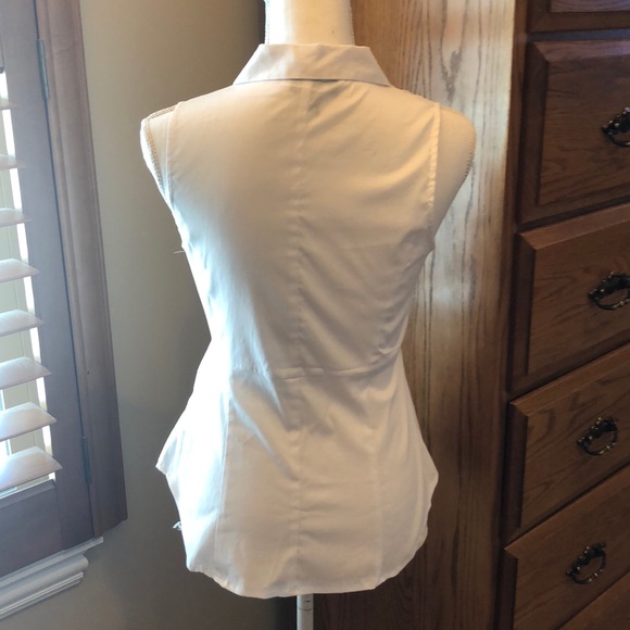 iZ Byer sleeveless collared white blouse size S - Picture 3 of 6